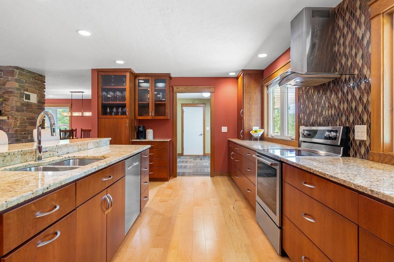 706 23rd St SW, Austin, MN 55912