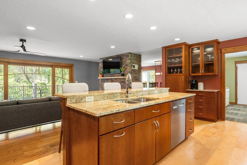 706 23rd St SW, Austin, MN 55912