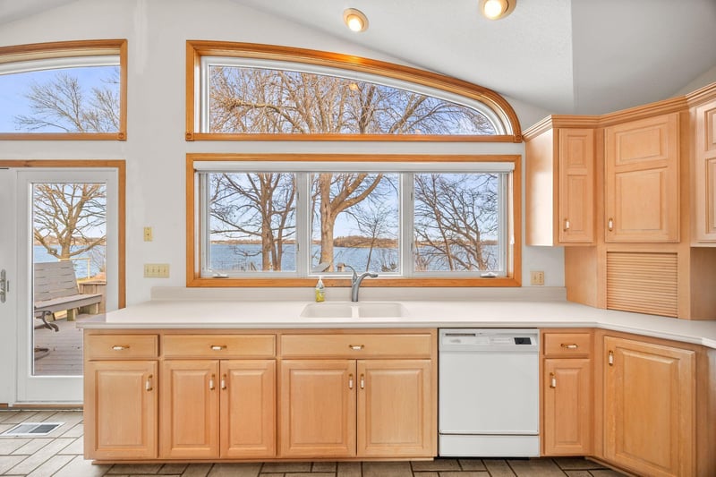 362 S Shore Dr, Winsted, MN 55395