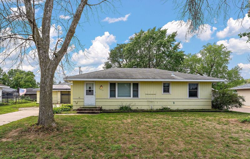8820 Greenway Ave S, Cottage Grove, MN 55016