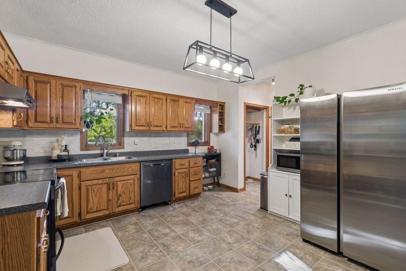 239 Oakwood Dr, Shoreview, MN 55126