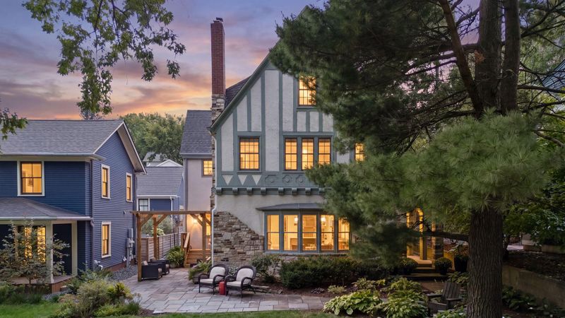 1015 W Minnehaha Pw, Minneapolis, MN 55419