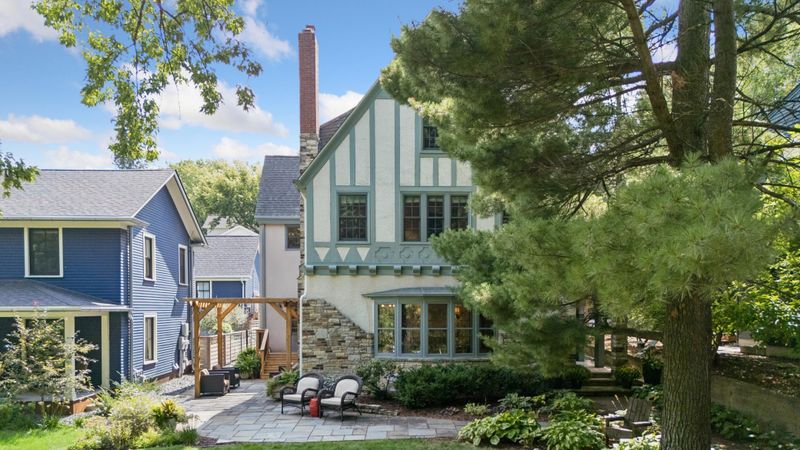 1015 W Minnehaha Pw, Minneapolis, MN 55419