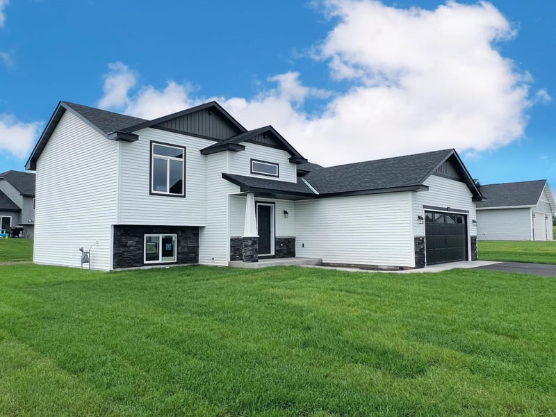 1143 29th St NE, Sauk Rapids, MN 56379