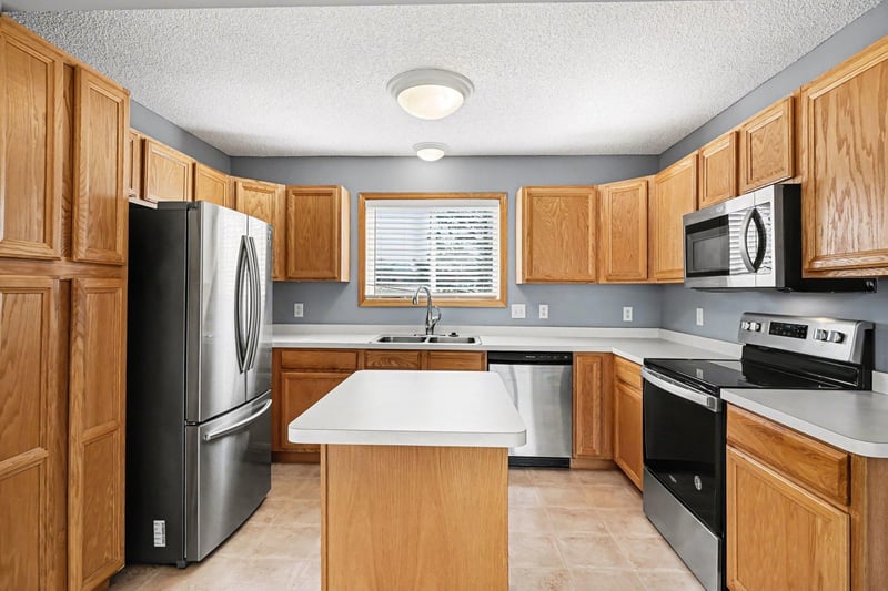 13900 Glendale Trl, Savage, MN 55378