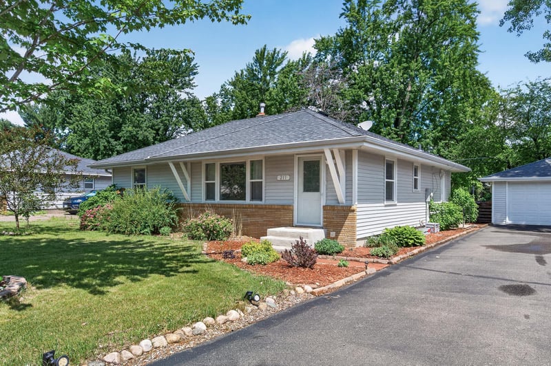 211 92nd Ave NE, Blaine, MN 55434