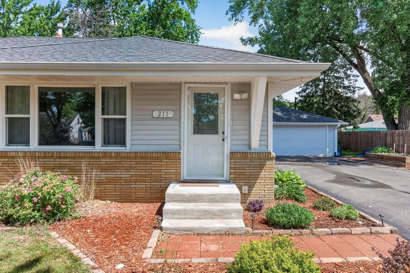 211 92nd Ave NE, Blaine, MN 55434