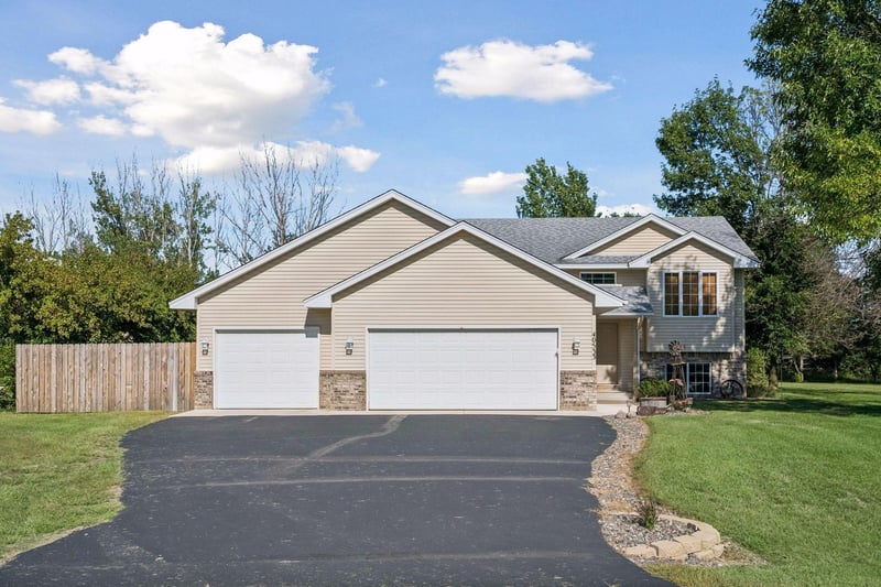 40533 Golden Ave, North Branch, MN 55056