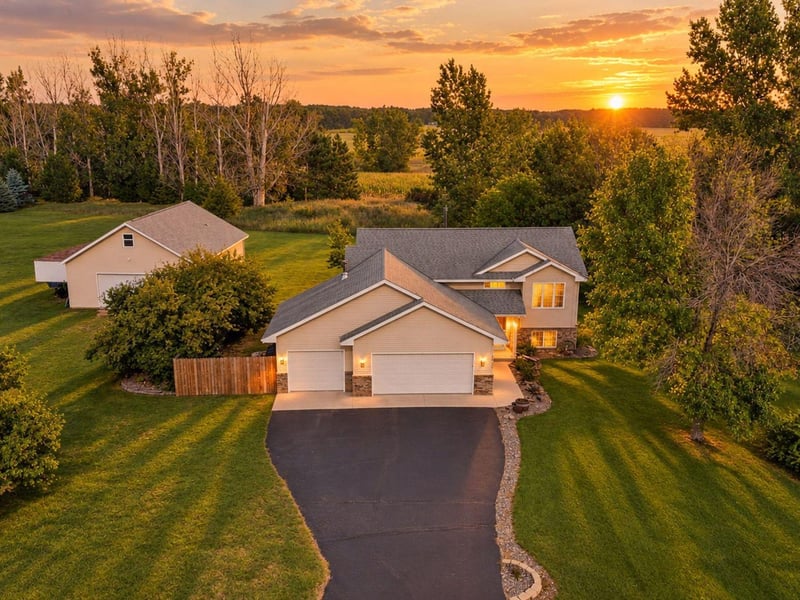 40533 Golden Ave, North Branch, MN 55056