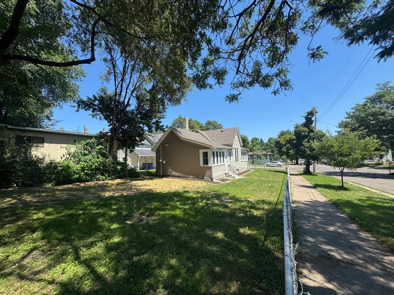 989 Marion St, Saint Paul, MN 55117