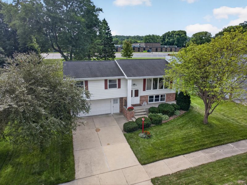 2332 4th Ave NW, Rochester, MN 55901