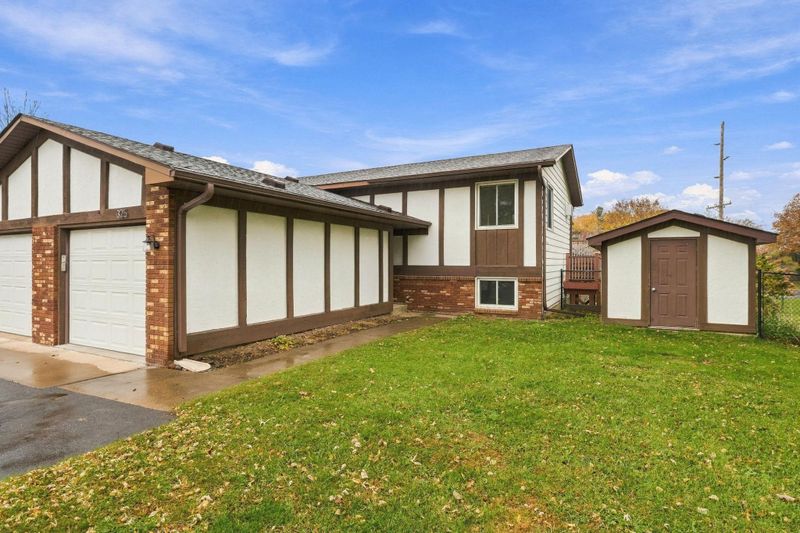 325 High Ridge Rd, River Falls, WI 54022