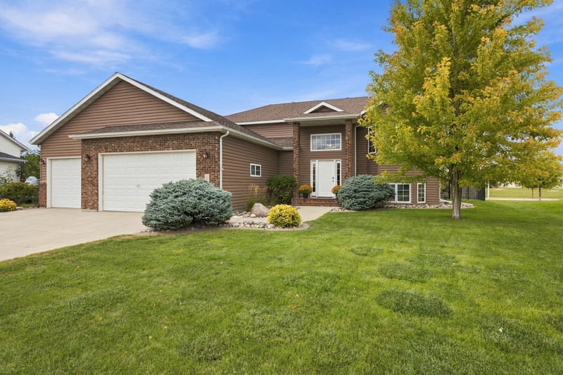 1840 35th Street Cir S, Moorhead, MN 56560