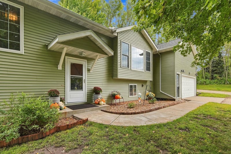 28430 Hogan Ave, Randolph, MN 55065