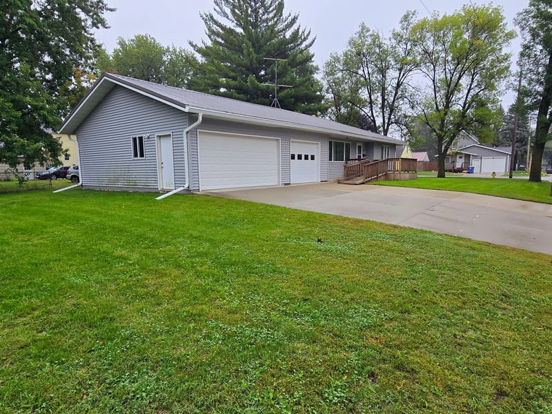 101 9th Ave NW, Pipestone, MN 56164