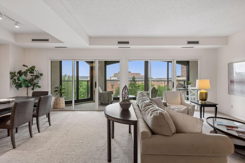 1201 Yale Pl #403, Minneapolis, MN 55403