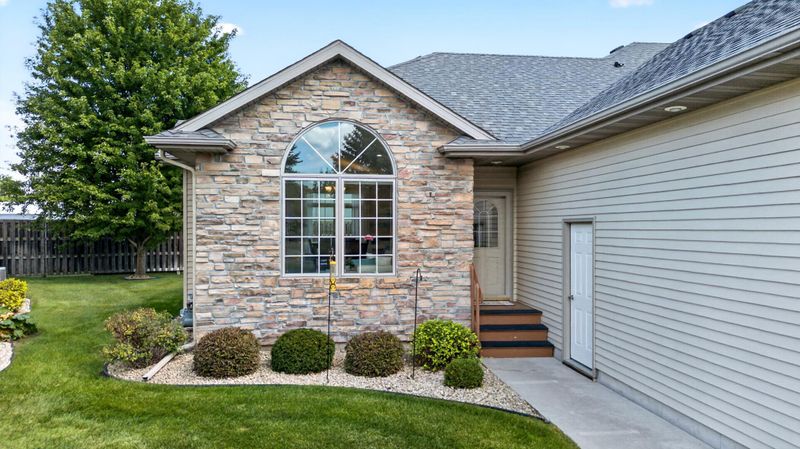 1328 10th St N, Lake City, MN 55041