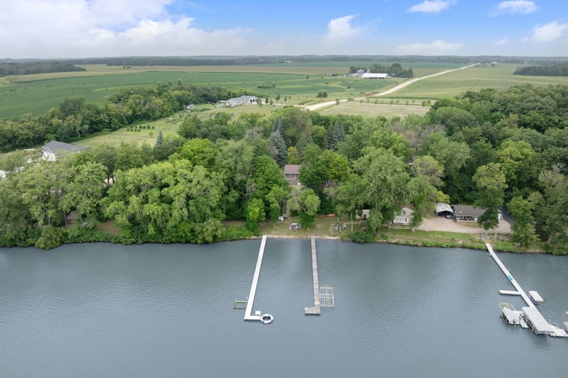 6950 French Lake Ct, Faribault, MN 55021