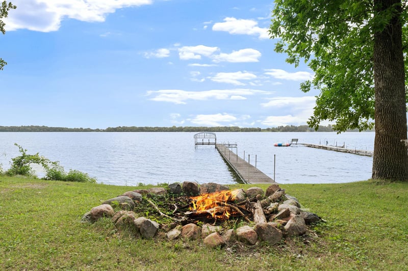 6950 French Lake Ct, Faribault, MN 55021