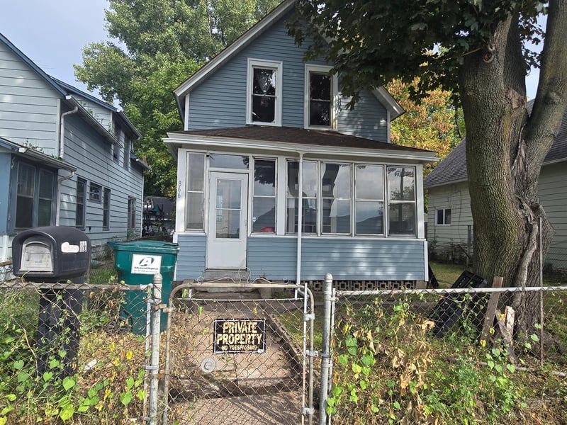 866 Duluth St, Saint Paul, MN 55106