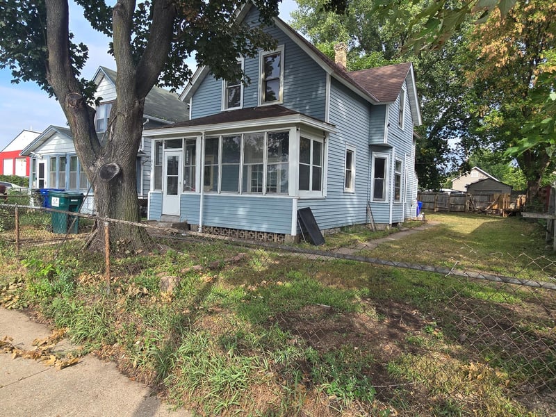 866 Duluth St, Saint Paul, MN 55106