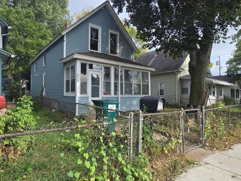 866 Duluth St, Saint Paul, MN 55106