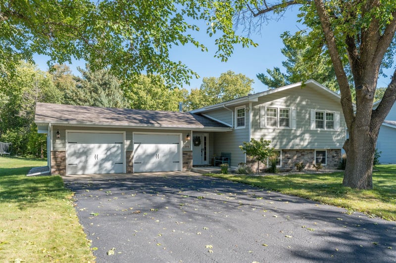 204 Viking Dr, Mankato, MN 56001