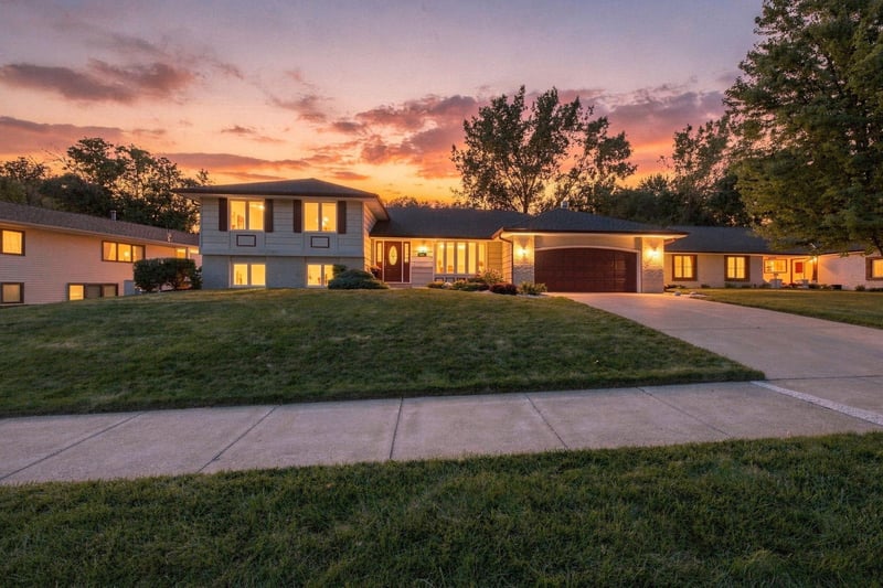 9235 Hyland Creek Rd, Bloomington, MN 55437