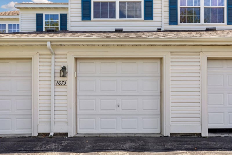 1673 Countryside Dr, Shakopee, MN 55379
