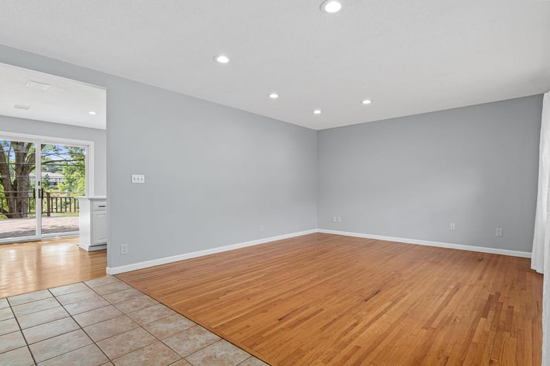 4609 Terracewood Dr, Bloomington, MN 55437
