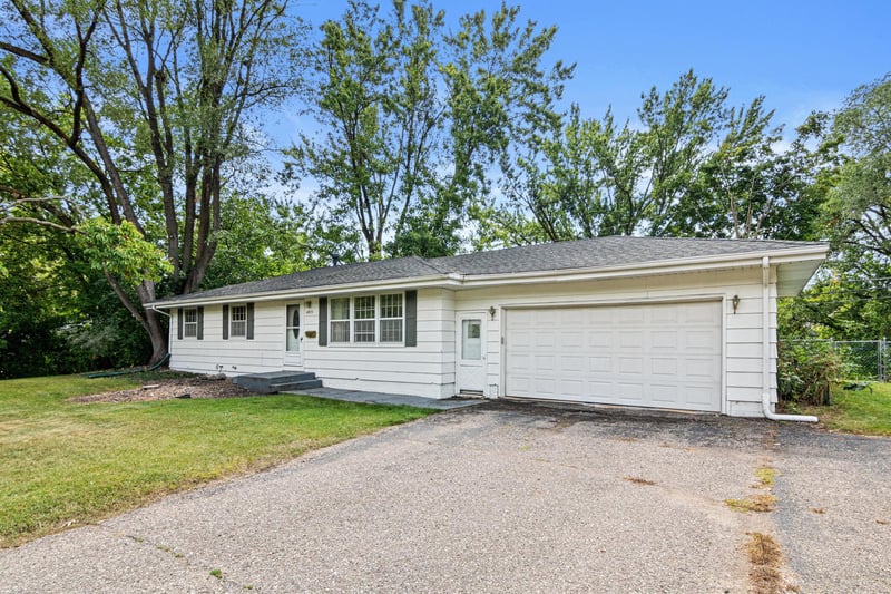 4609 Terracewood Dr, Bloomington, MN 55437
