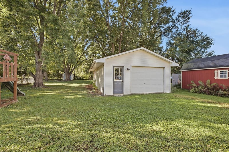 725 Home St, Kenyon, MN 55946