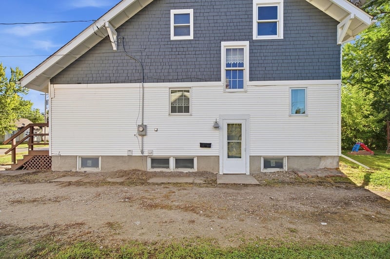 725 Home St, Kenyon, MN 55946