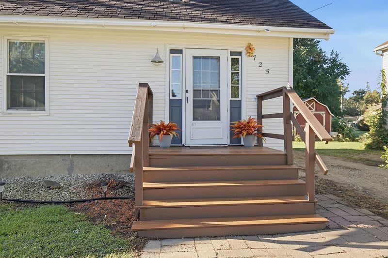 725 Home St, Kenyon, MN 55946