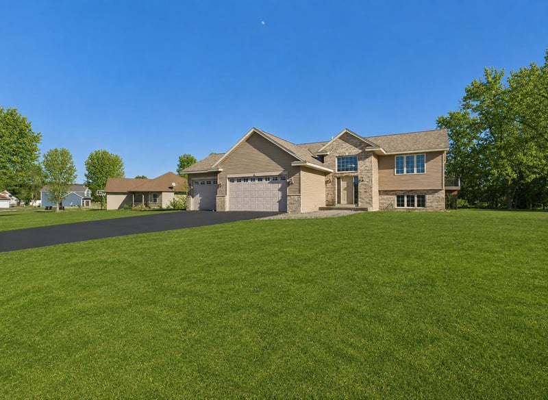 24605 140th St NW, Zimmerman, MN 55398
