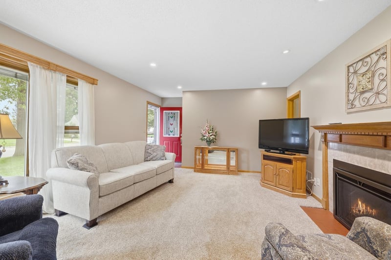 137 N Morningside Dr, Le Sueur, MN 56058