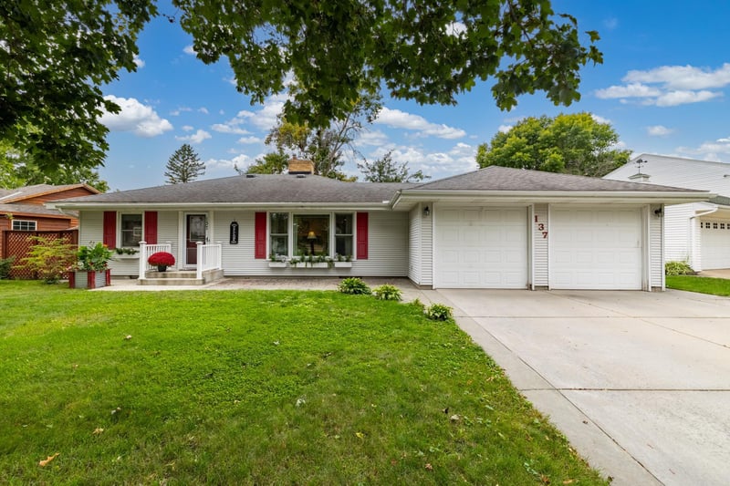 137 N Morningside Dr, Le Sueur, MN 56058
