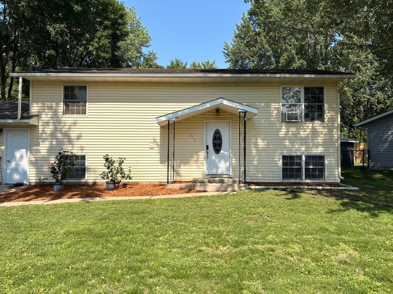 233 Maple Dr, Foley, MN 56329