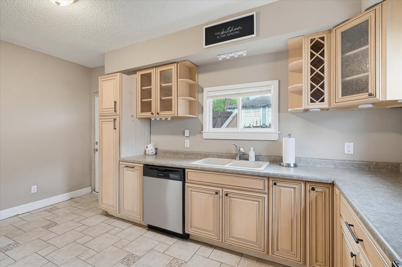 558 Concord St, Saint Paul, MN 55107