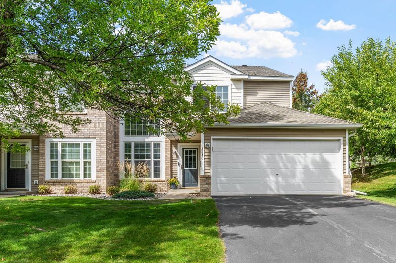 2836 Coach Ct, Chanhassen, MN 55317