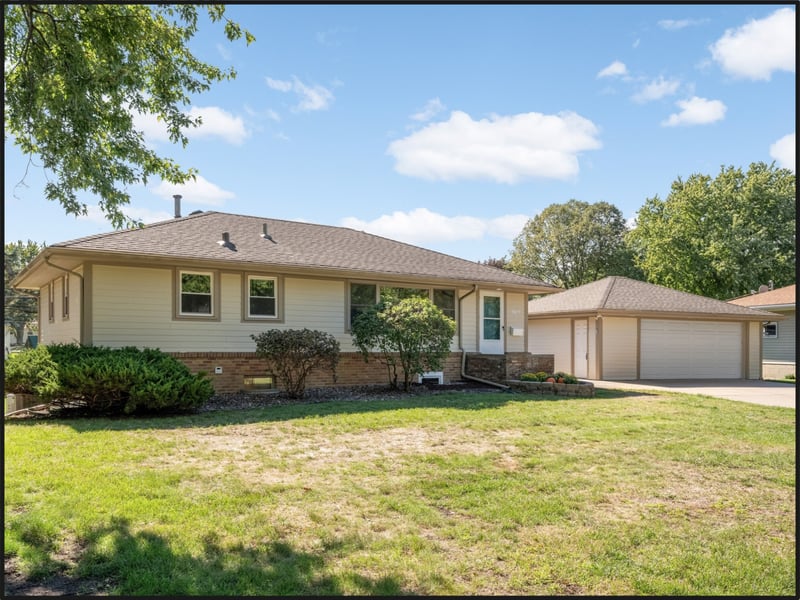 5817 Pearson Dr, Brooklyn Center, MN 55429
