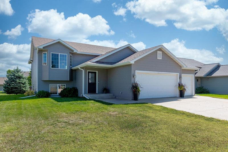 109 Pinehurst Dr, Mankato, MN 56001