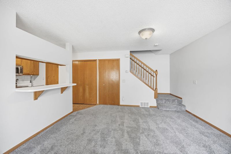 1994 Jan Echo Trl, Eagan, MN 55122