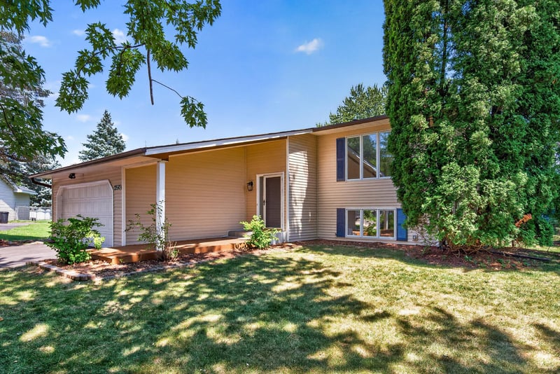 17550 Illinois Ct, Lakeville, MN 55044