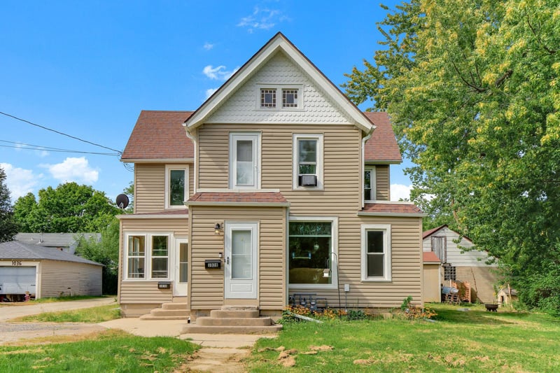 1028 S Cedar Ave, Owatonna, MN 55060