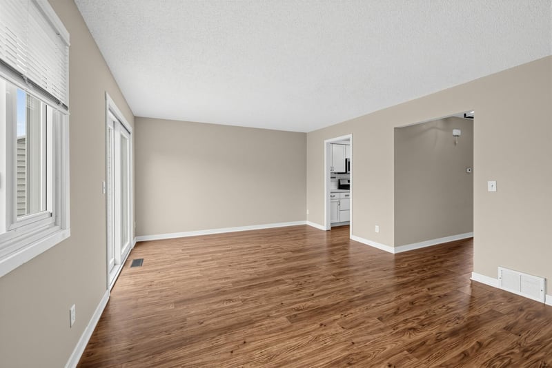 7509 Whitney Dr, Apple Valley, MN 55124