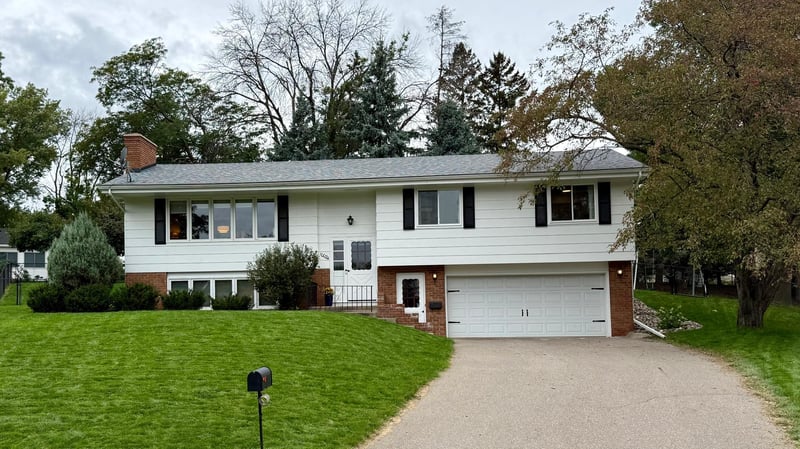 10024 Johnson Cir, Bloomington, MN 55437