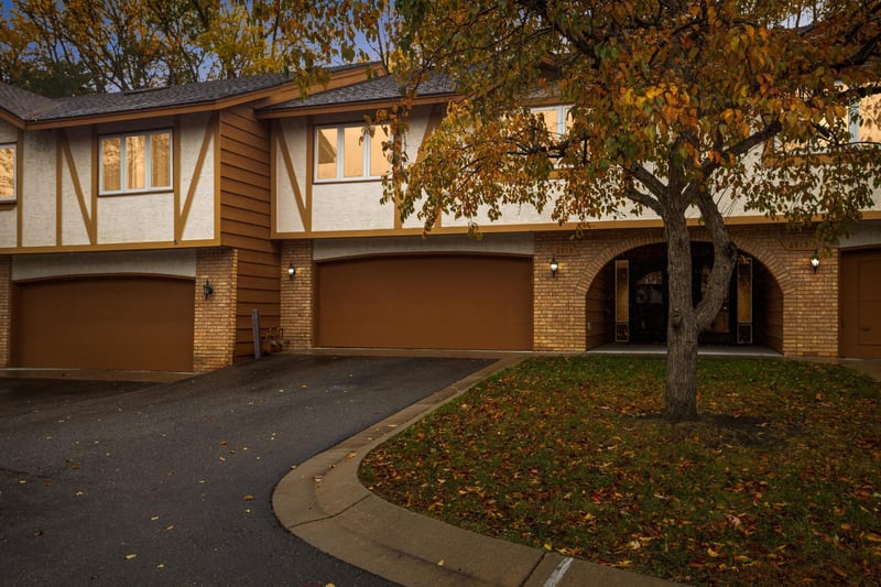 6913 Edenvale Blvd, Eden Prairie, MN 55346