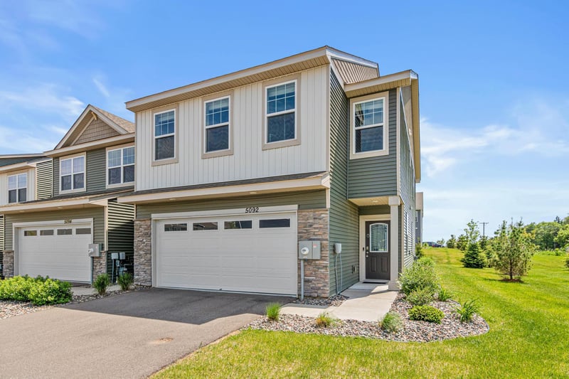 5092 Stable View Dr, Woodbury, MN 55129