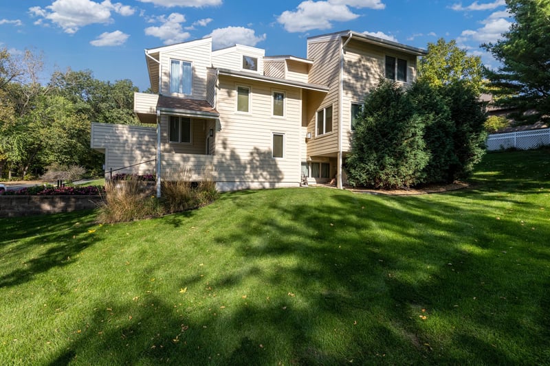 9409 Yukon Ave S, Bloomington, MN 55438